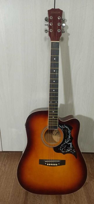 Электроакустическая гитара. Абсолютно новая.