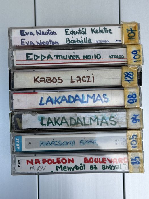 Casete audio cu muzica ungureasca
