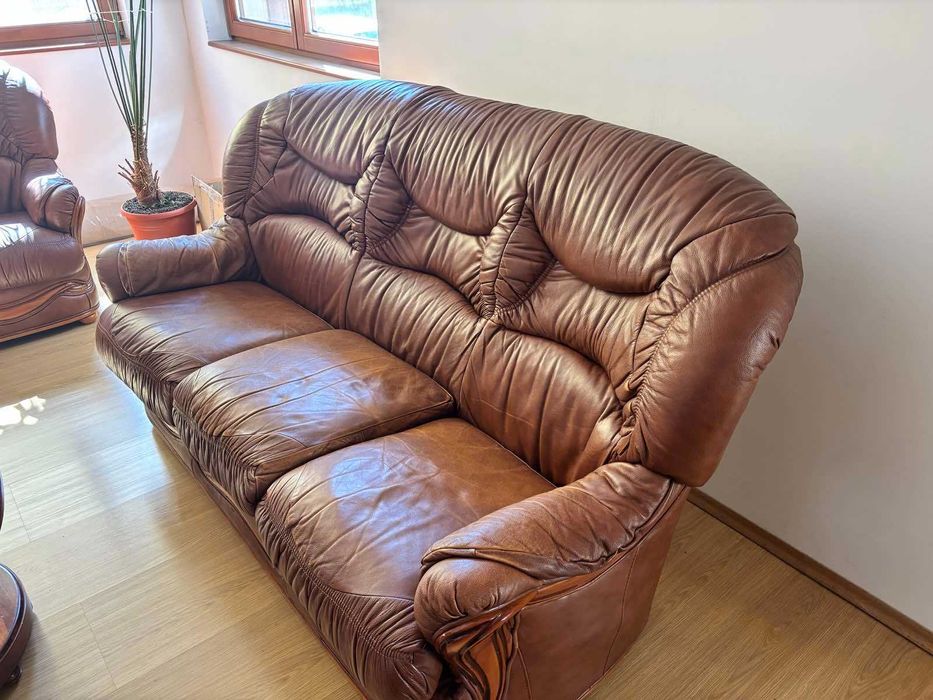 Кожени дивани 2ка и 3ка + табуретка