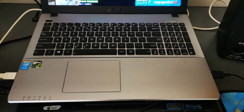 Laptop gaming Asus (GTX 850-128biti), 8gb, SSD 256 gb, i5)