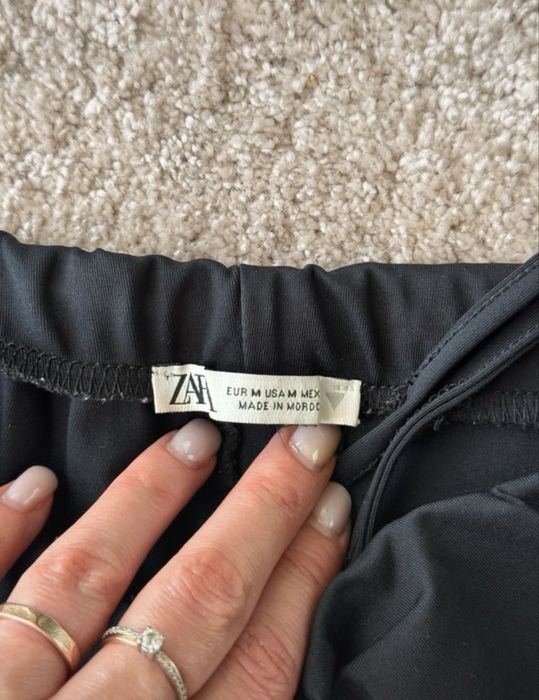 Set Zara negru top bufant + colanți biker cu șnururi