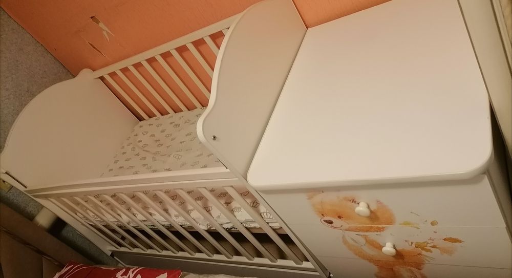 Продам недорого детскую кровать-трансформер покупали за 50 тысяч .