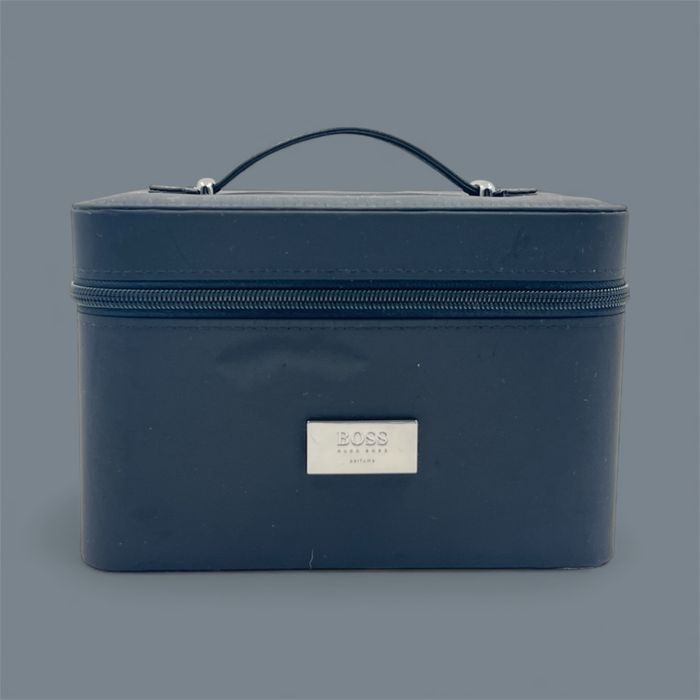 Hugo Boss ново куфарче за гримове