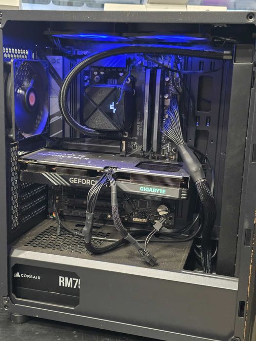 Hope Amanet P7 Unitate PC Gaming Ryzen 5 / RTX 4060 / 32GB DDR 5