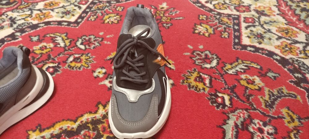 Продаю кроссовки для детей