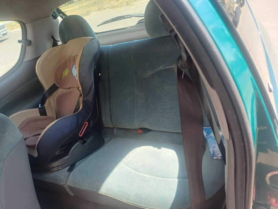 Peugeot 206 1999г бензин