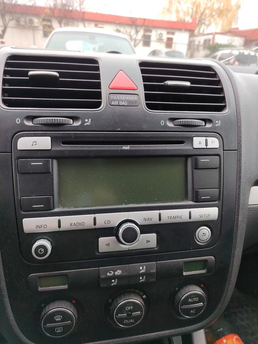 MP3 player cu radio și navigație golf 5 din 2008