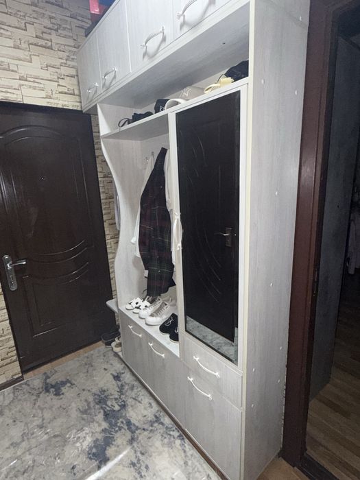 Прихожный шкаф продается