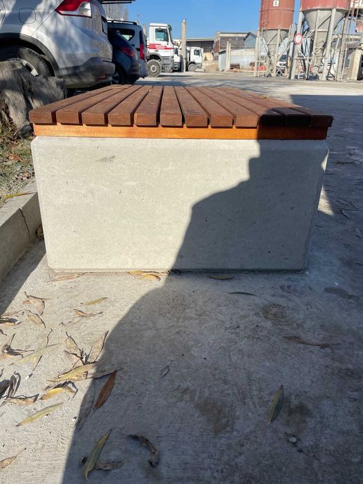Пейка от бетон и дърво