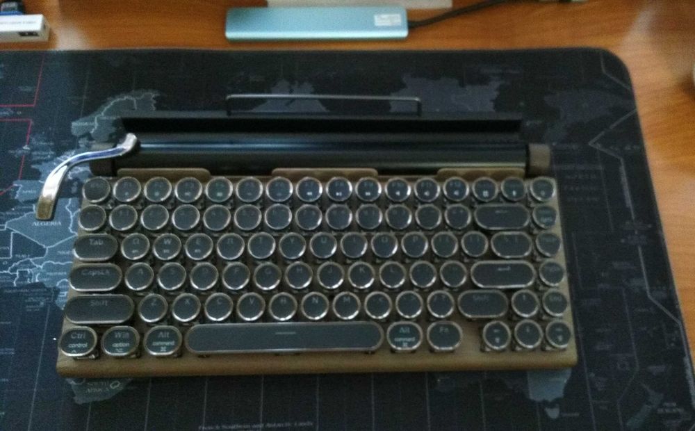 Ретро клавиатура тип - пишеща машина