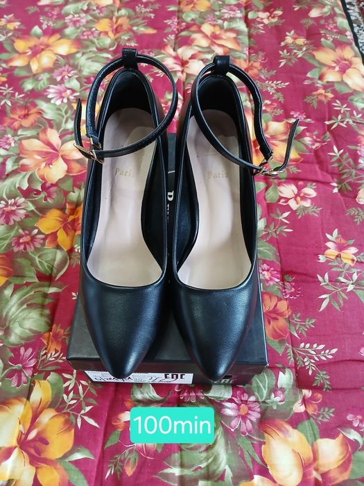 Kiyimlarimni sotaman holati yaxshi ko'p kiyilmagan