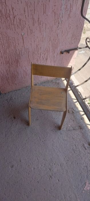 Детский деревянный стул