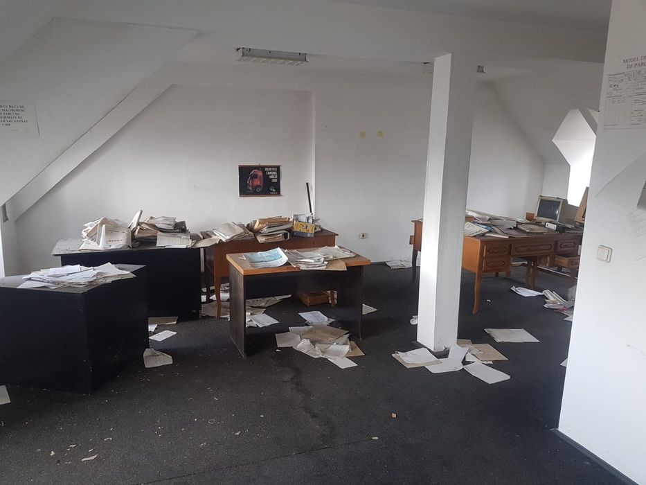 Vand apartament de 3 camere 70 m si apartament de 4 camere...80 m