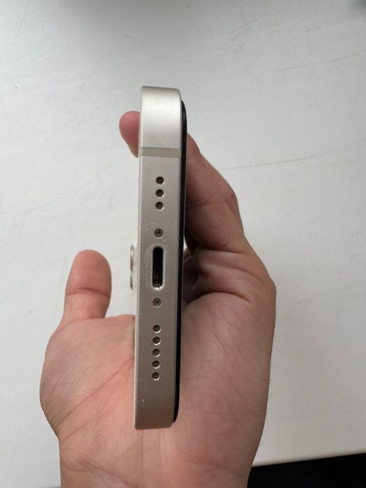 Продам iPhone 13 (128 GB)