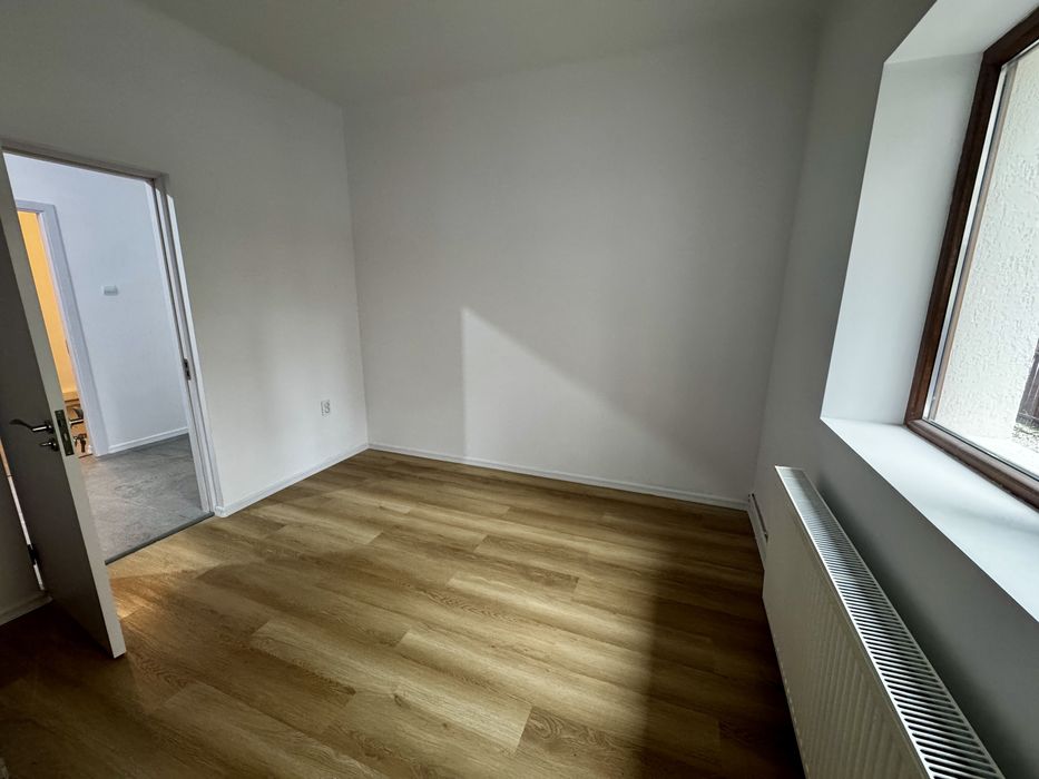 casa si curte , spatiu comercial  Piata Mihai Viteazul de inchirat / vanzare