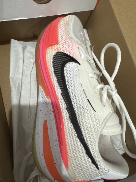 Продам кроссовки