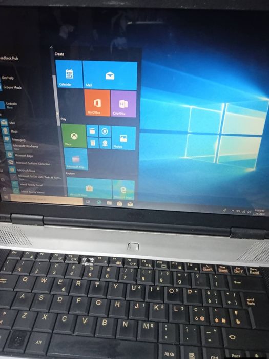 Se vinde leptop Fujitsu exprimo mobile v6555 în stare buna trimit prin țară plată la curier