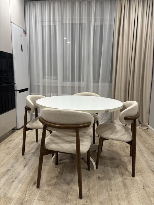 Продам круглый стол!