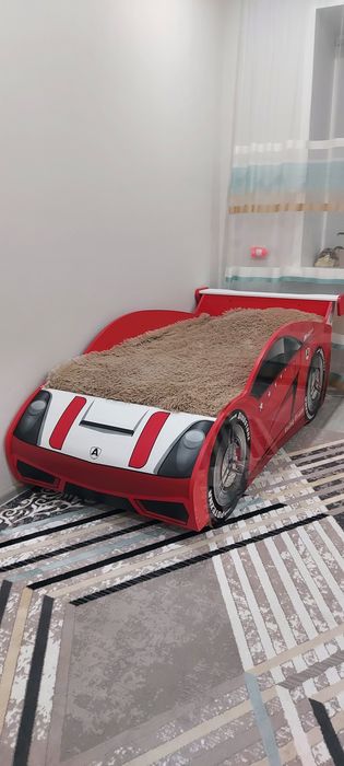 Детская кровать машинка