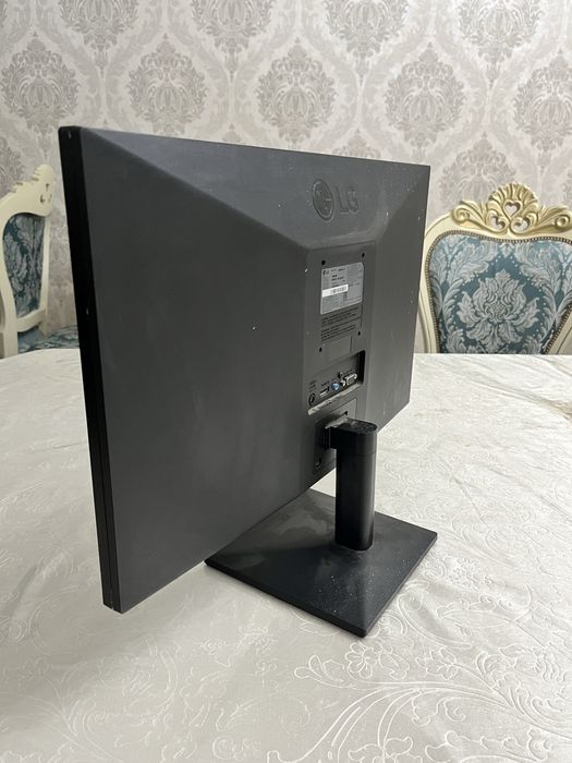 Монитор LG рабочий