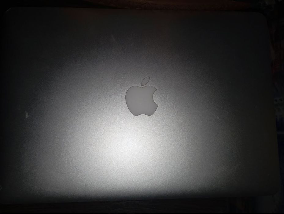 Продам мак бук  2017