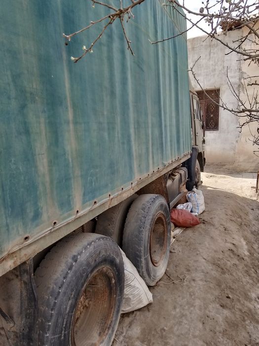 Kamaz sotiladi sastaniya yaxshi kelishamz yashil rangli balon yangilan