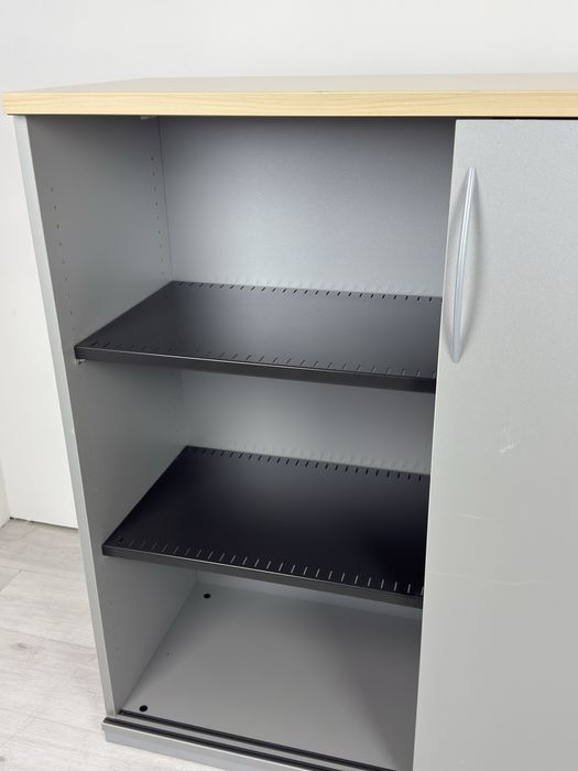 Шкаф етажарка с плъзгащи врати за съхранение на документи и дриги вещи