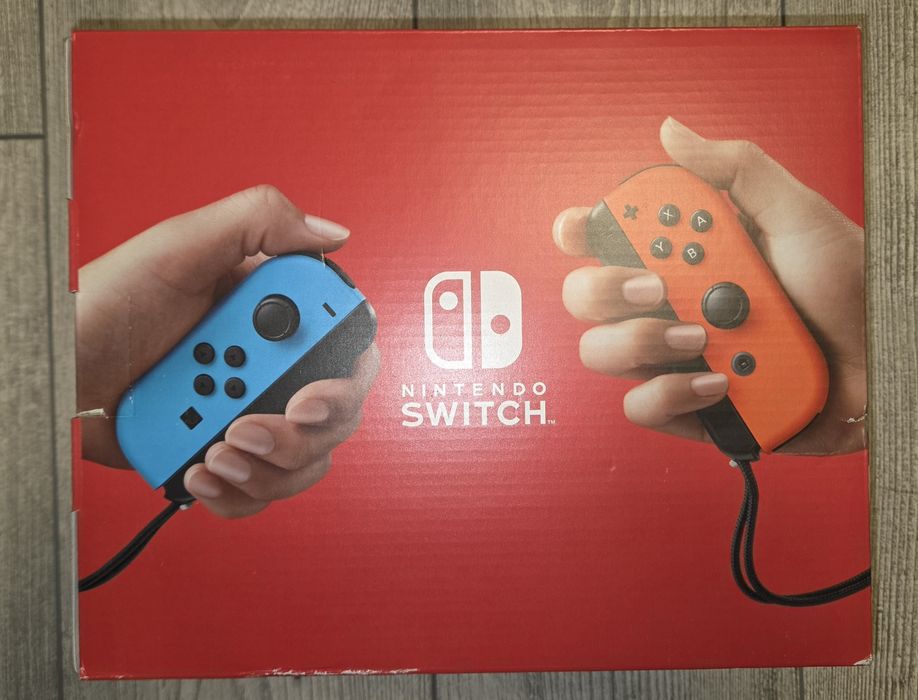 Consola Nintendo Switch cu Joy-Con neon albastru și roșu sigilat