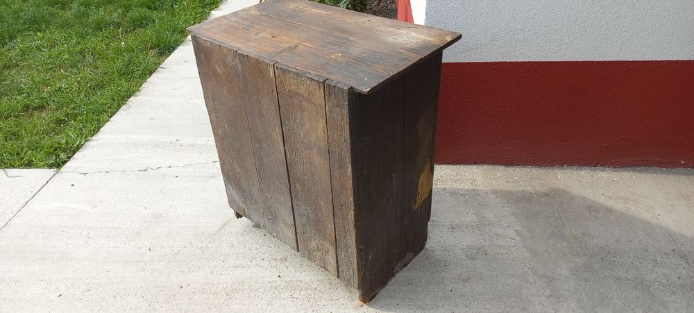 Dulap sau Servantă. Vechi de 80 de ani.