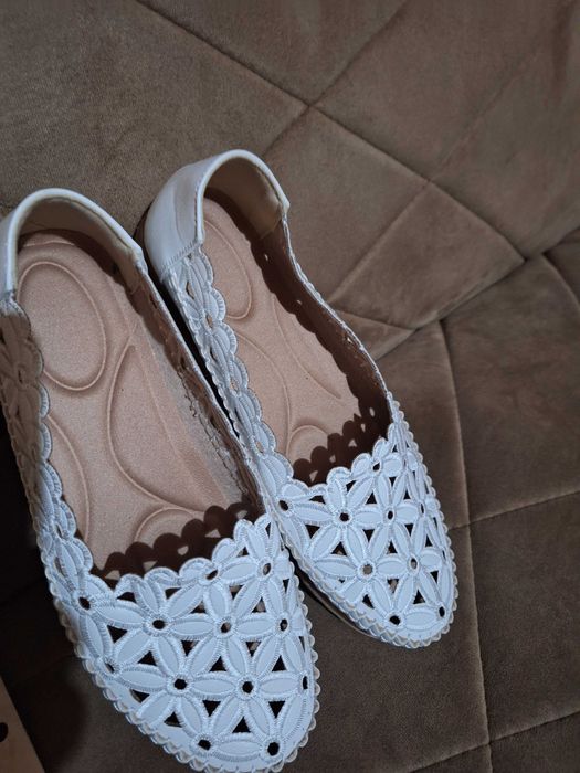 Чудесни дамски леки обувки номер 39