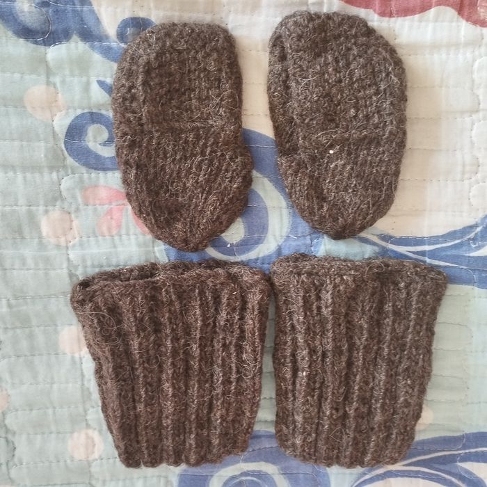 Следы и наколенники,из чистой овечьей шерсти.