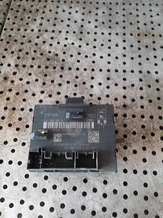 Modul calculator usa dreapta spate audi a3 8v 5q0959595b