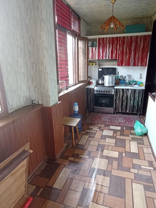 Квартира сотилади 10-микр-н Низомий 2а