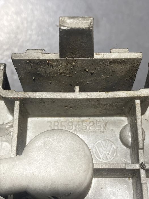 Soclu becuri lampa stop pe aripa stanga 3B5945257 Volkswagen VW Passat