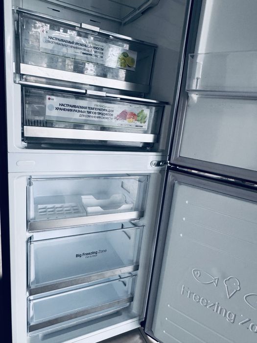 Продам Большой Черный холодильник