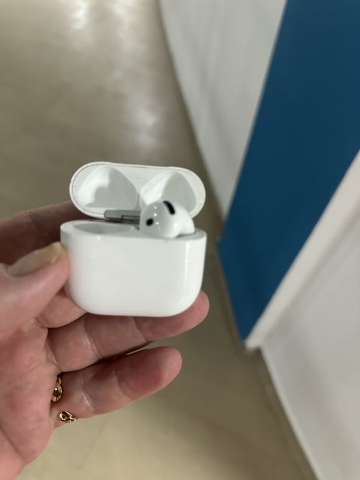 Carcasa +casca  dreapta airpods 4