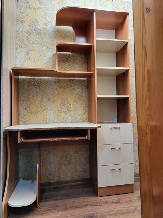 Стол компьютерный для детей и подростков.