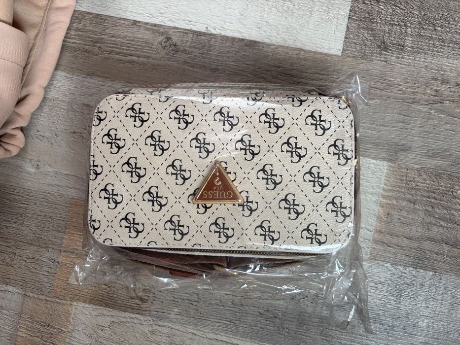 Geanta si portofel 180 de lei