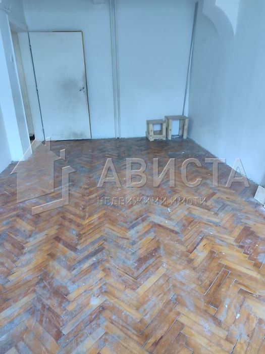 Продава се Двустаен апартамент в София, Център - 69 кв.м за 2377 €/кв.м - Снимка #2