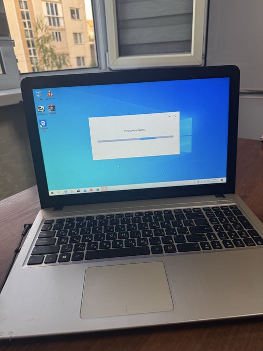 Asus x 540 хорший