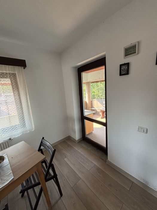 Inchiriere etaj in vila