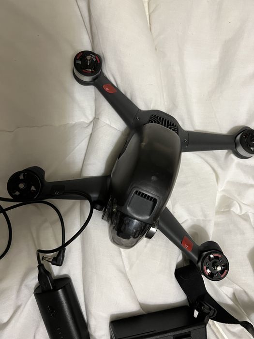 Dji fpv dron with 3 batterirs fly more