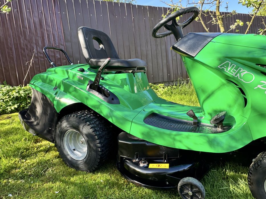 Tractoras Tractor Tractorase de gazon Al-Ko Sangeorgiu de Padure • OLX.ro