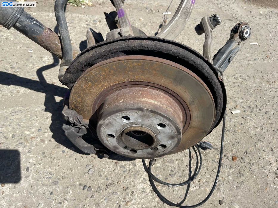 Fuzeta Dreapta Spate cu Rulment Senzor ABS de pe Punte Spate Mercedes Clasa C Class W204 C180 C200 C220 C250 C300 C320 2007 - 2014