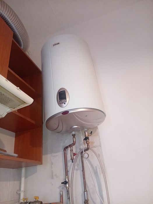 Boiler electric digital Ferroli TDG 80L cu telecomandă - Ca nou