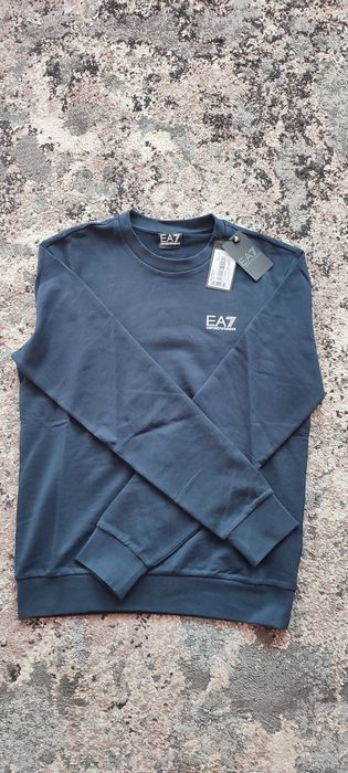 Vând bluza Armani noua