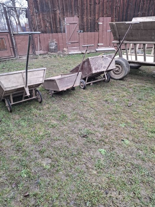 Vând căruță cu cele 3 cărucioare la pachet  1400 Ron
