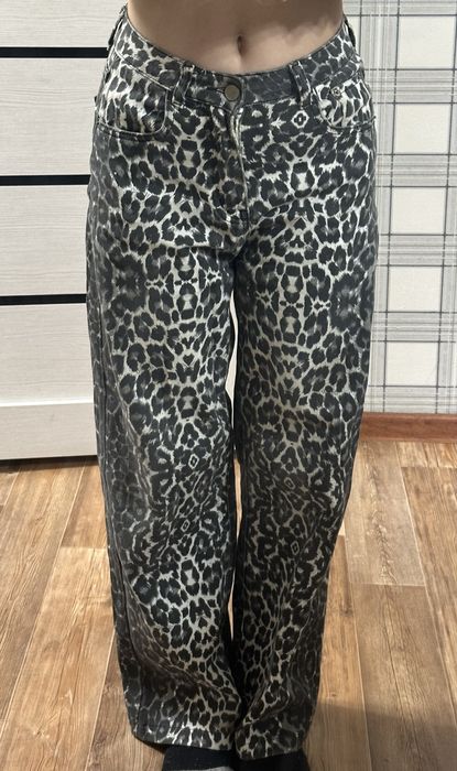 Дешево б/у джинсы модные стильные