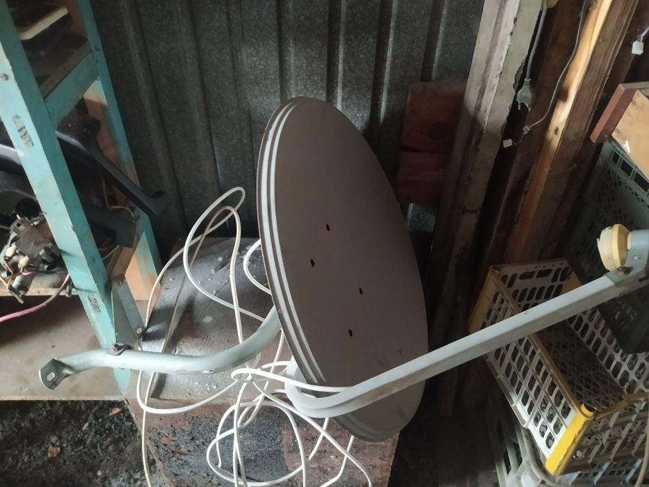 Спутниковая тарелка.