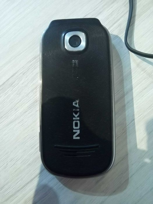 Телефон НОКИА с зарядно